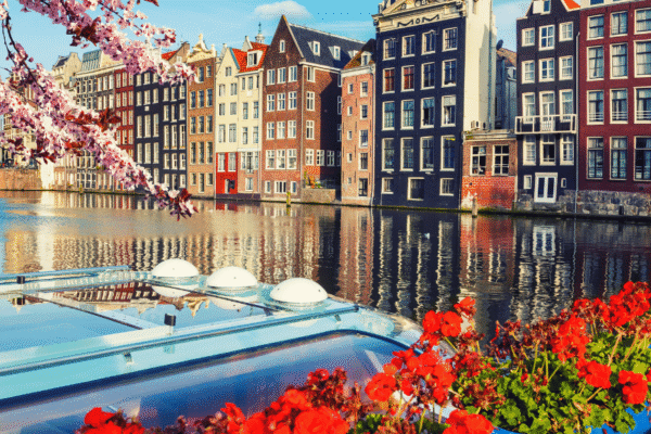 Best Time to Visit Amsterdam: The Ultimate Seasonal Guide to Tulip Blooms, Festivals, Scenic Beauty, and Cozy Winter Experiences